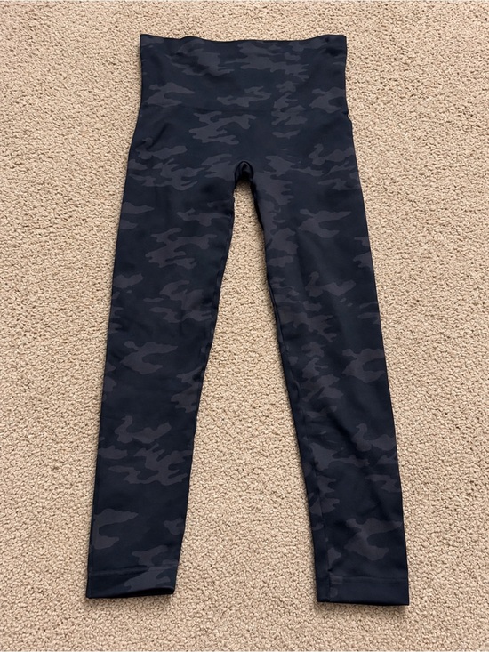 SPANX Pants - SPANX Women’s Black Camo Leggings Size Medium M